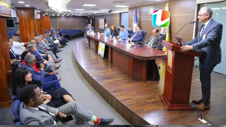 JCE presenta proyecto de la nueva cédula a organizaciones políticas